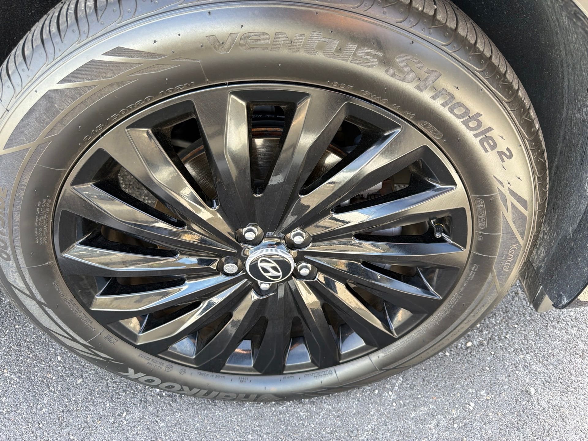Certified Used 2025 Black Hyundai Calligraphy Night Edition image 4