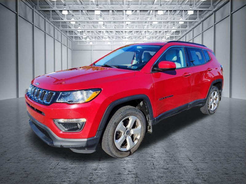 Used 2018 Red Jeep Latitude image 10