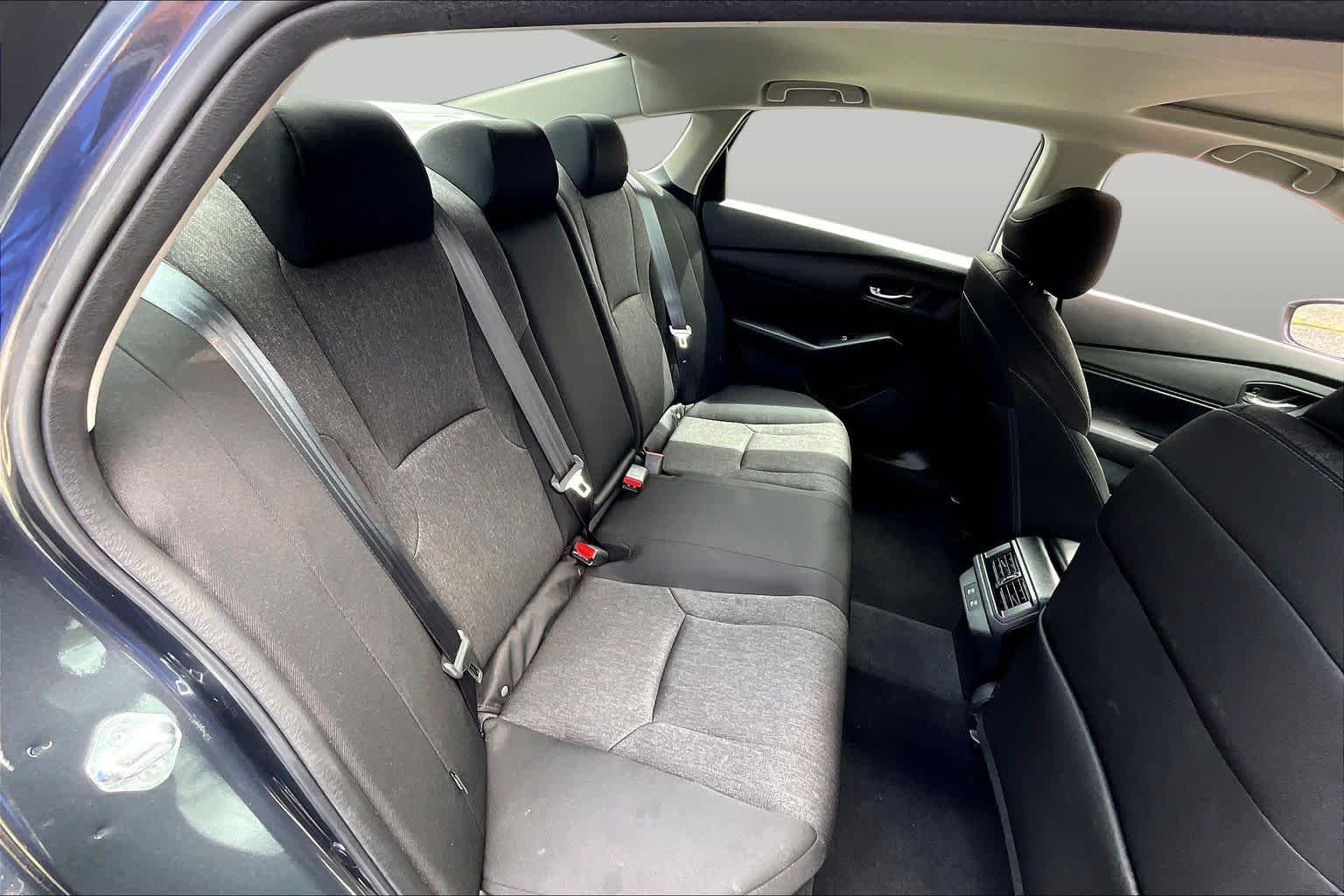 Used 2025 Meteorite Gray Metallic Honda SE image 20