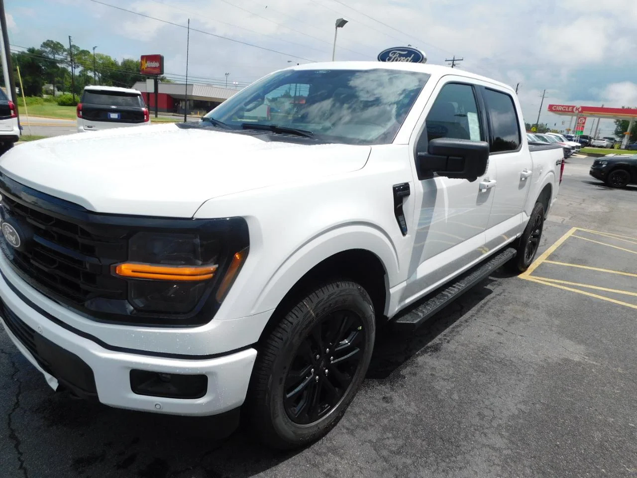 New 2026 Oxford White Ford XLT image 4