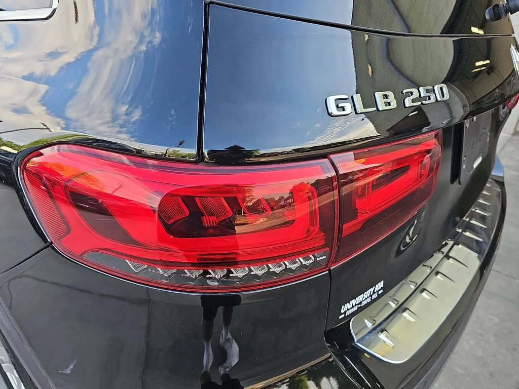 Used 2021  Mercedes-Benz GLB 250 image 31