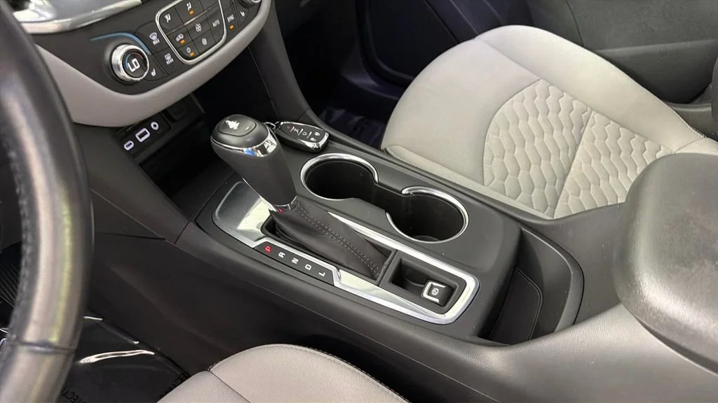 Used 2021 SUMMIT WHITE Chevrolet LT image 38