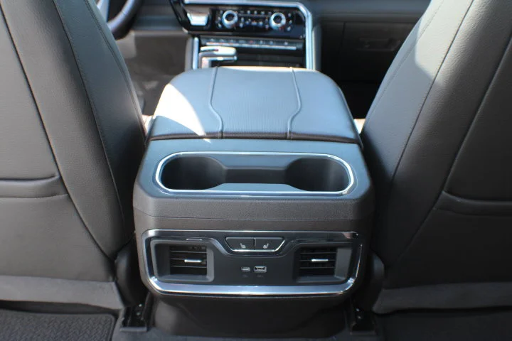 Used 2023 WHITE FROST TRICOAT GMC Denali image 18