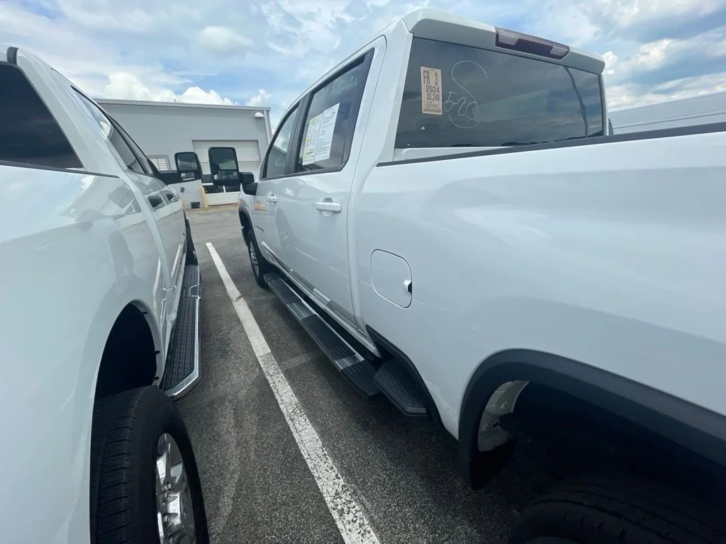 Used 2024 White Chevrolet LT image 17