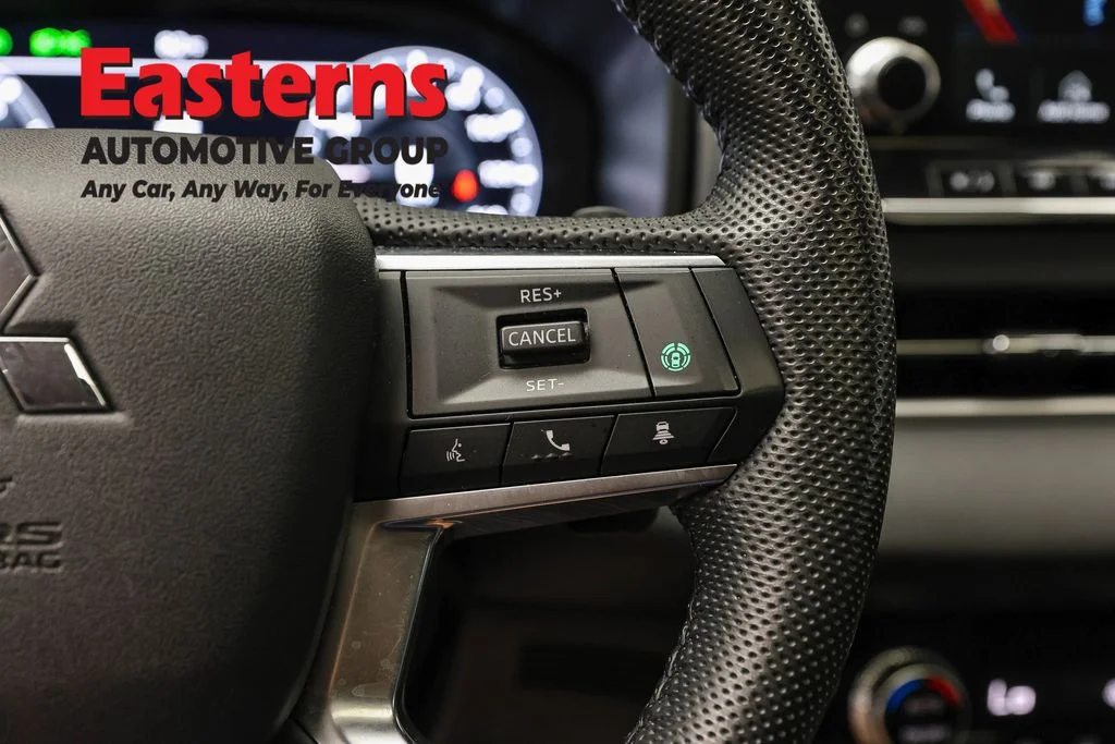 Used 2023 Silver Mitsubishi SE image 73