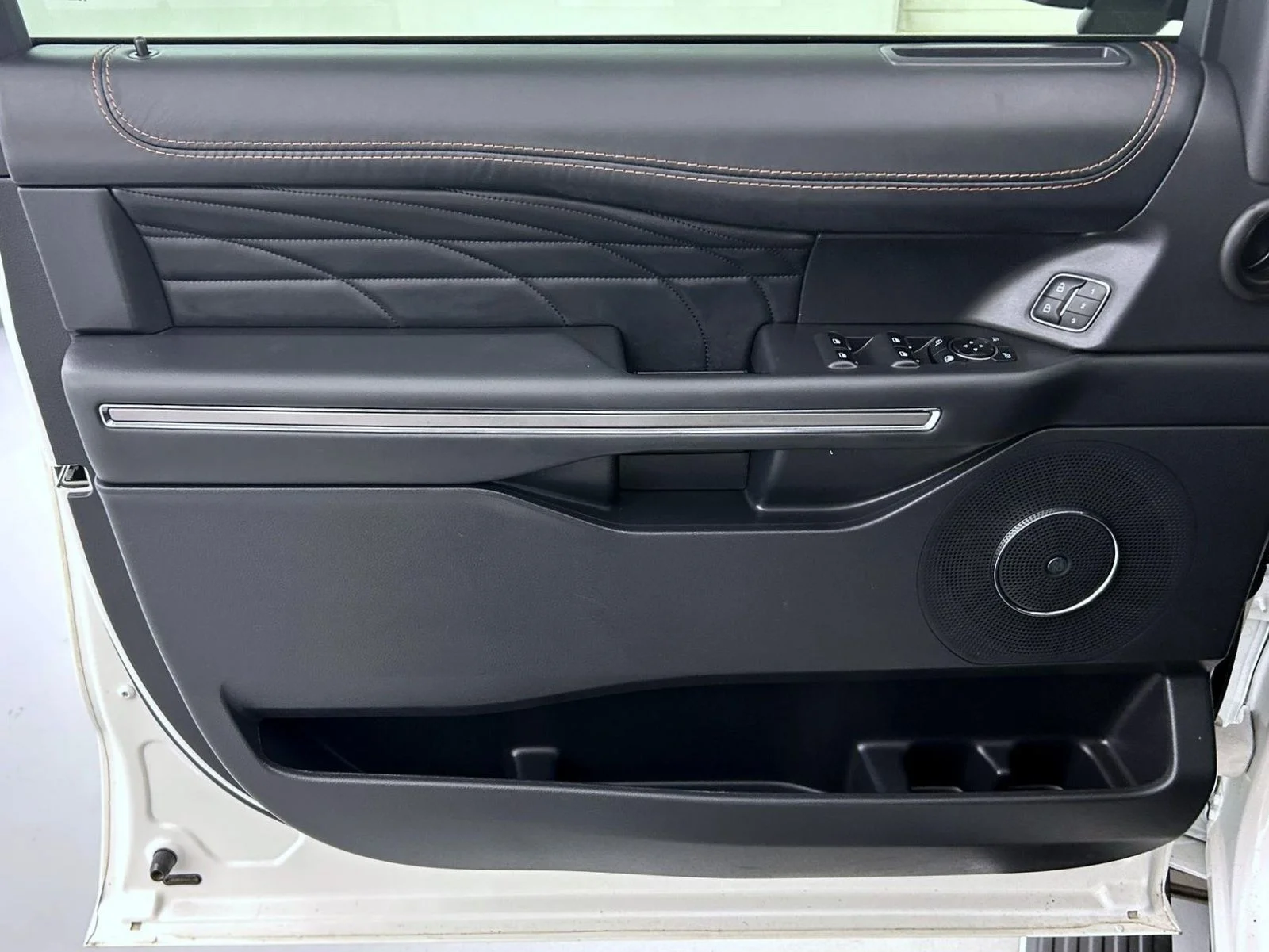 Used 2024 White Ford Platinum image 10