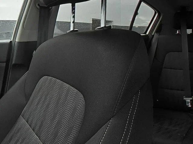 Used 2022 White Kia LX image 39