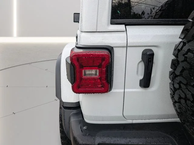 Used 2025 White Jeep Rubicon X image 8