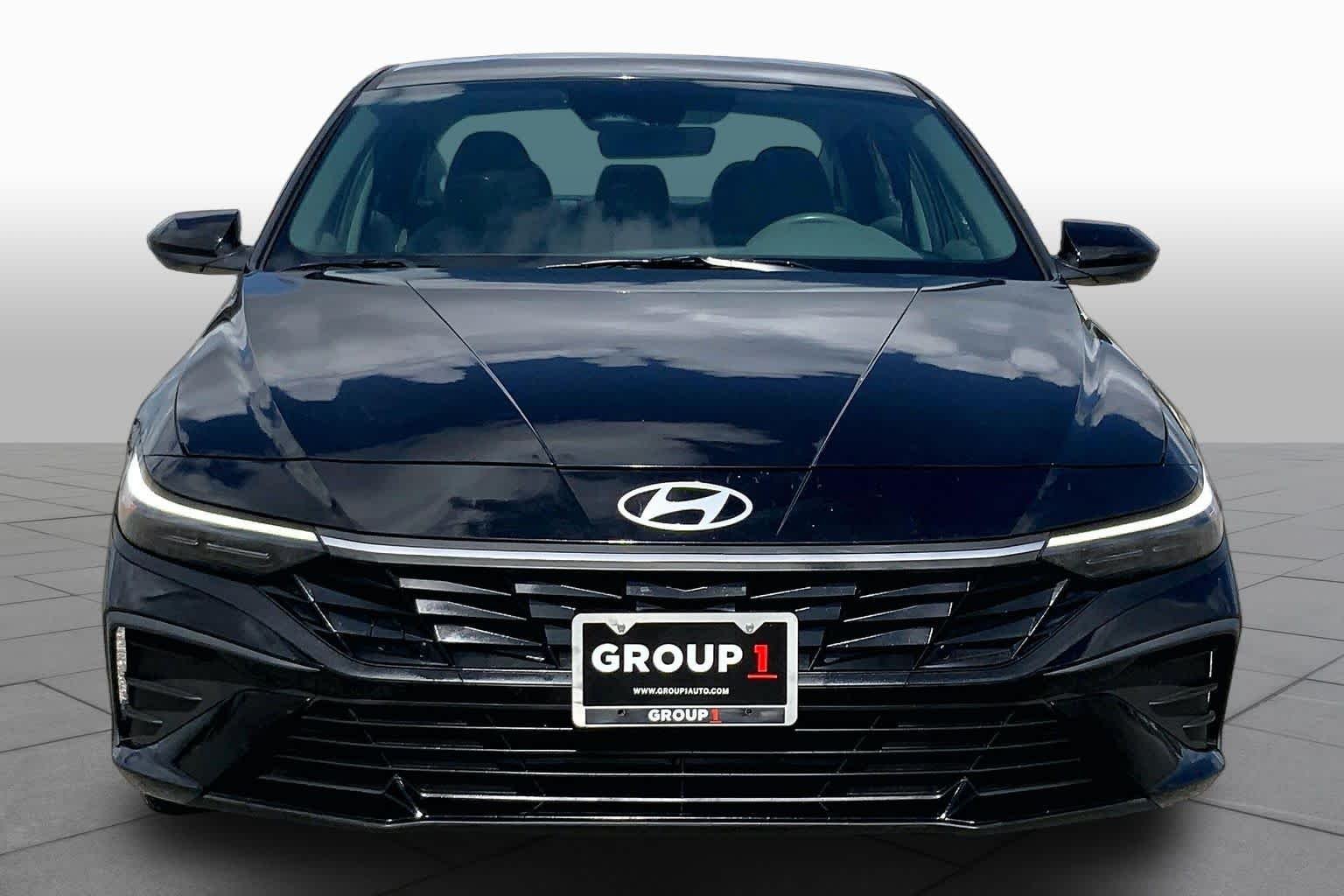 Used 2024 Abyss Black Hyundai SEL image 4