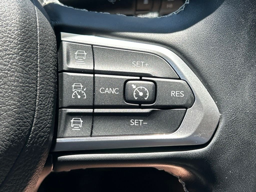 Used 2022 Silver Jeep Limited image 26