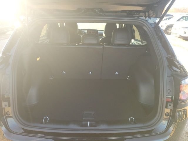 New 2026 Diamond Black Crystal Pearlcoat Jeep Latitude image 23