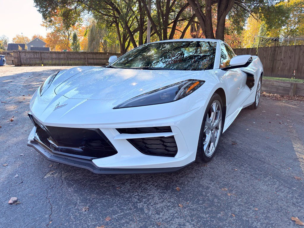 Used 2021 White Chevrolet Stingray image 16