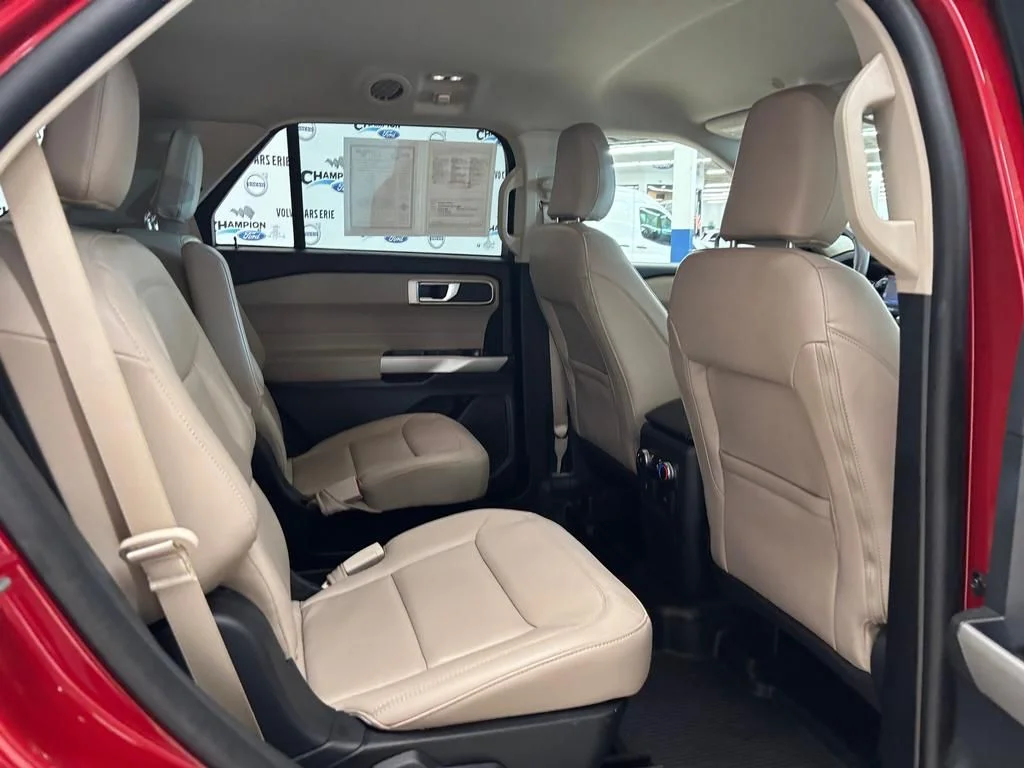 Certified Used 2023 Rapid Red Metallic Tinted Clearcoat Ford XLT image 13