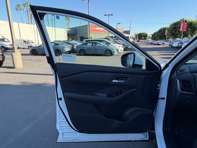 New 2026 Everest White Pearl TriCoat Nissan SV image 13