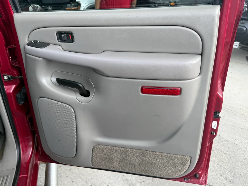 Used 2005 Maroon GMC SLT image 10