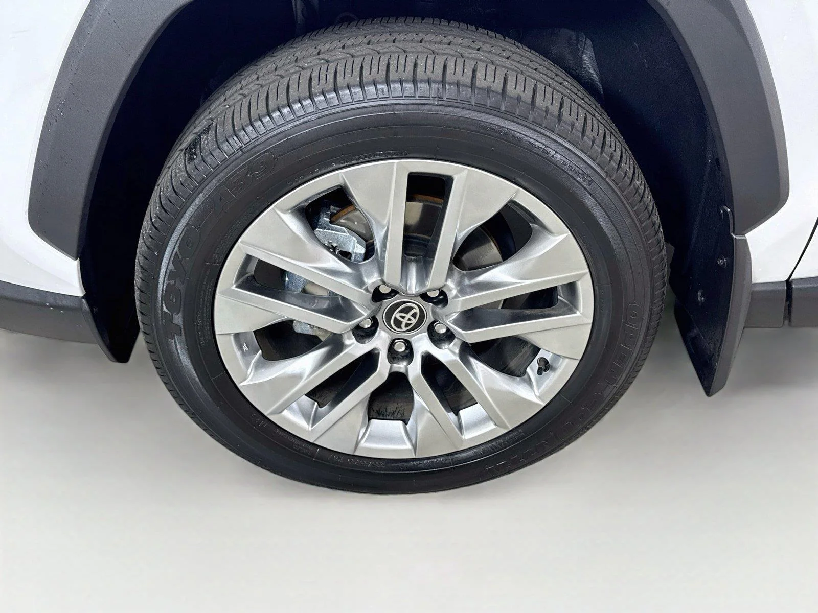 Used 2025 Wind Chill Pearl Toyota XLE Premium image 31