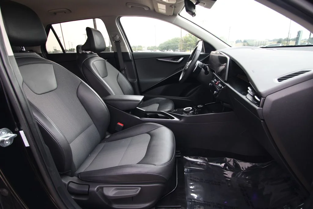 Used 2023 Black Kia Wind image 8