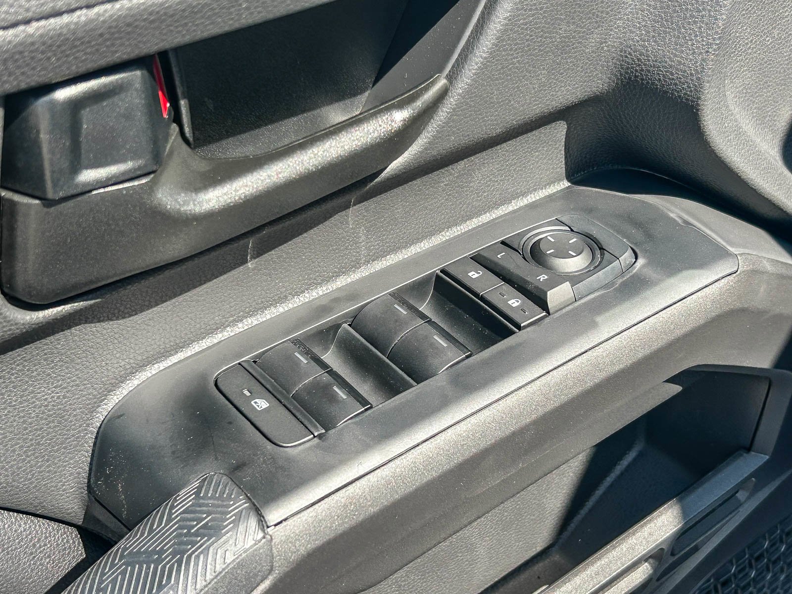 2026 Toyota Tacoma SR5 - Photo 25