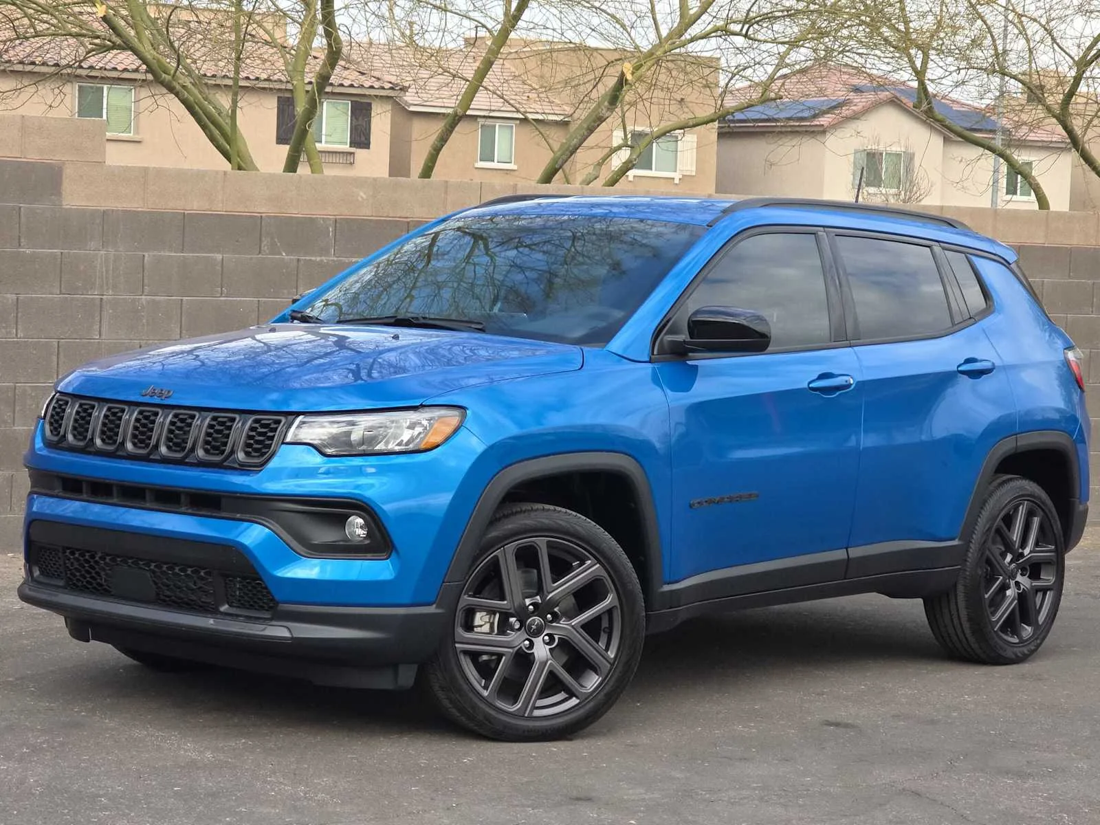 New 2026 Hydro Blue Pearl-Coat Exterior Paint Jeep Latitude image 30