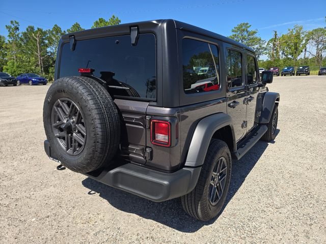 New 2026 Granite Crystal Metallic Clearcoat Jeep Sport S image 4