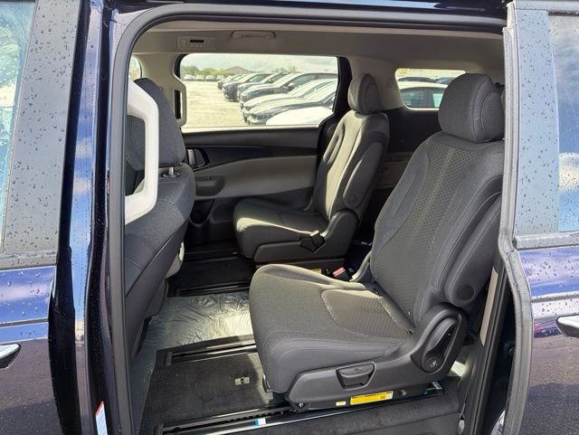 New 2026 Deep Chroma Blue Kia LX image 7