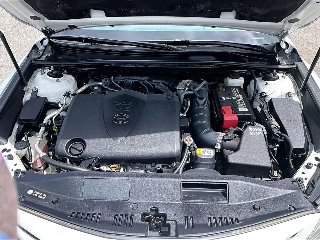 Used 2018 Black Toyota XSE V6 image 30