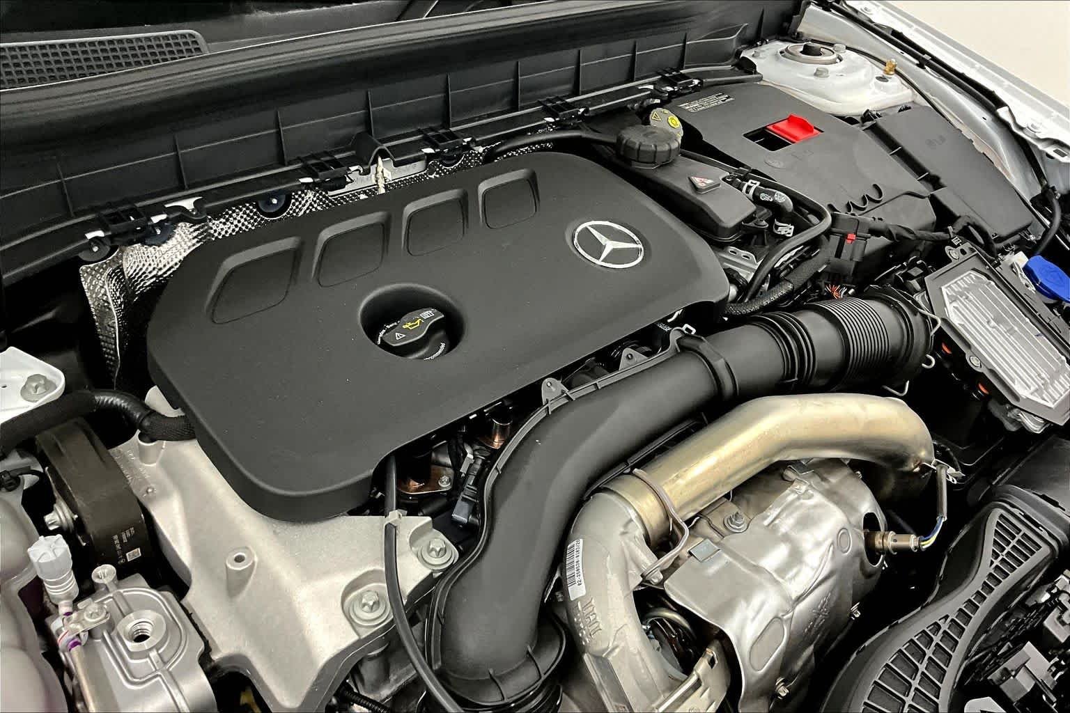New 2026 Polar White Mercedes-Benz GLB 250 image 17