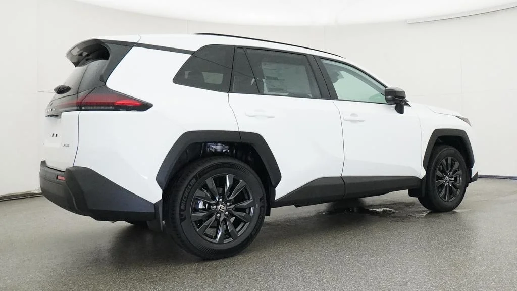 New 2026 Ice Cap Toyota XLE Premium image 17