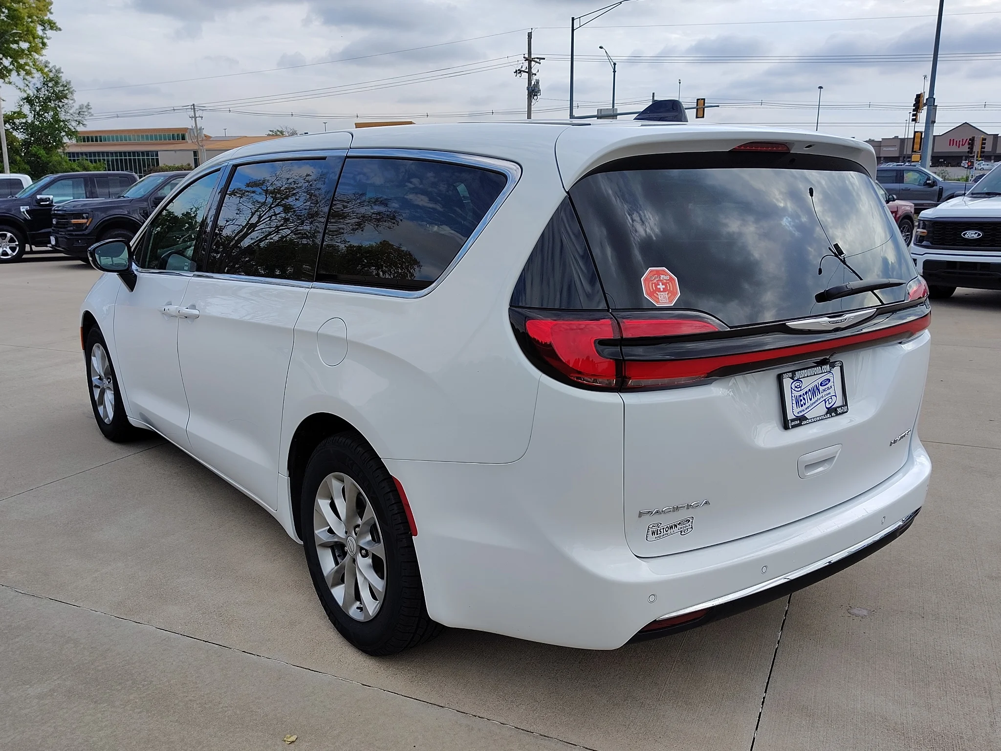 Used 2026 Bright White Clearcoat Chrysler Limited image 5