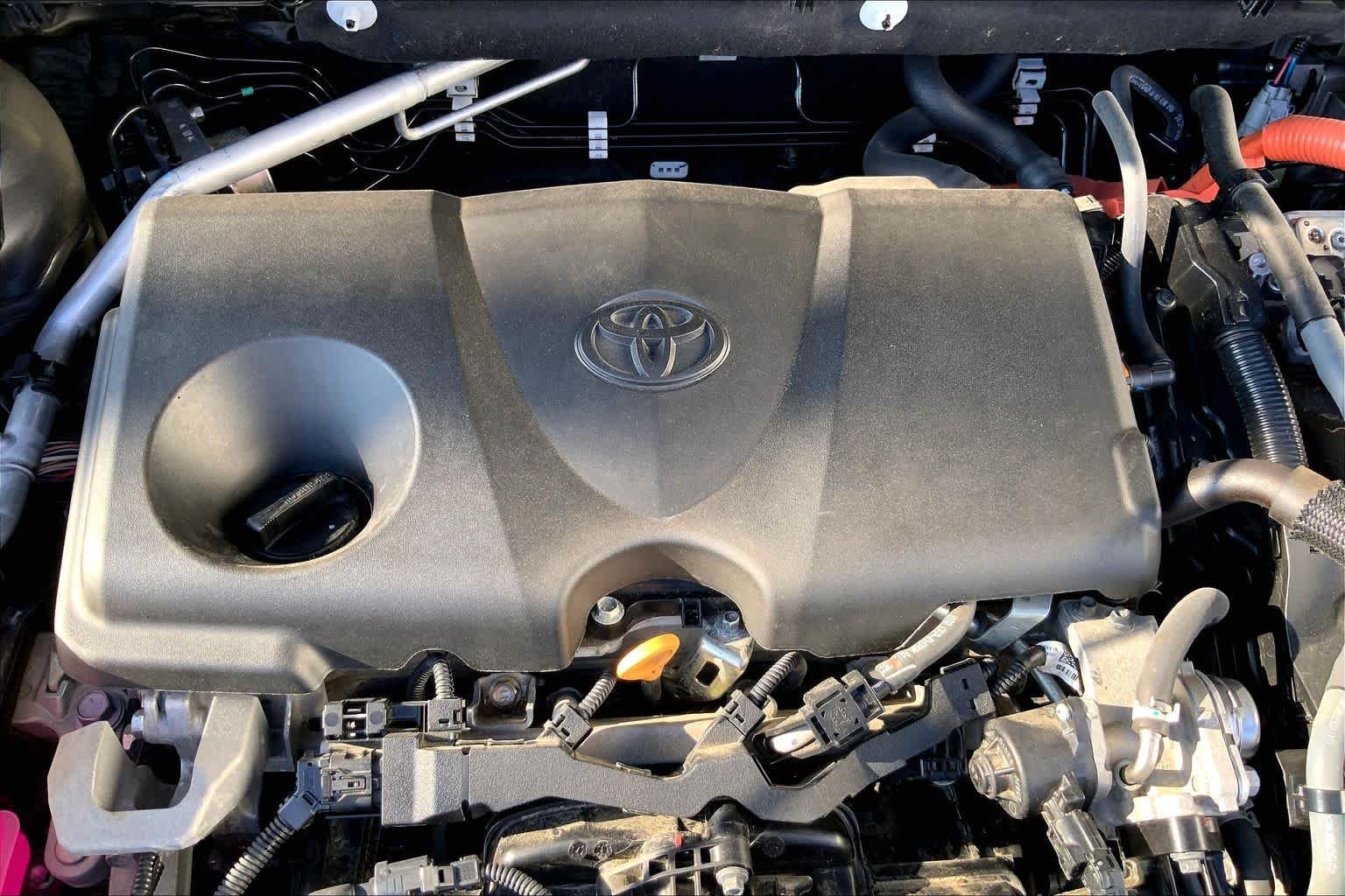 Used 2022 Magnetic Gray Metallic Toyota Hybrid XLE image 65