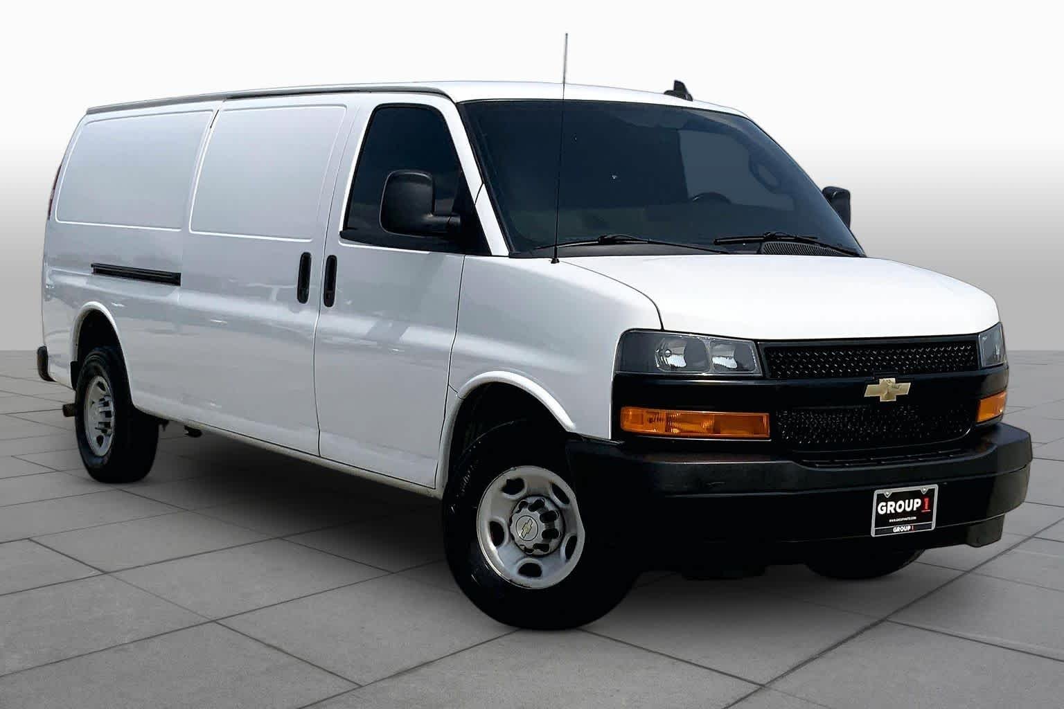 Used 2023 Summit White Chevrolet  image 3