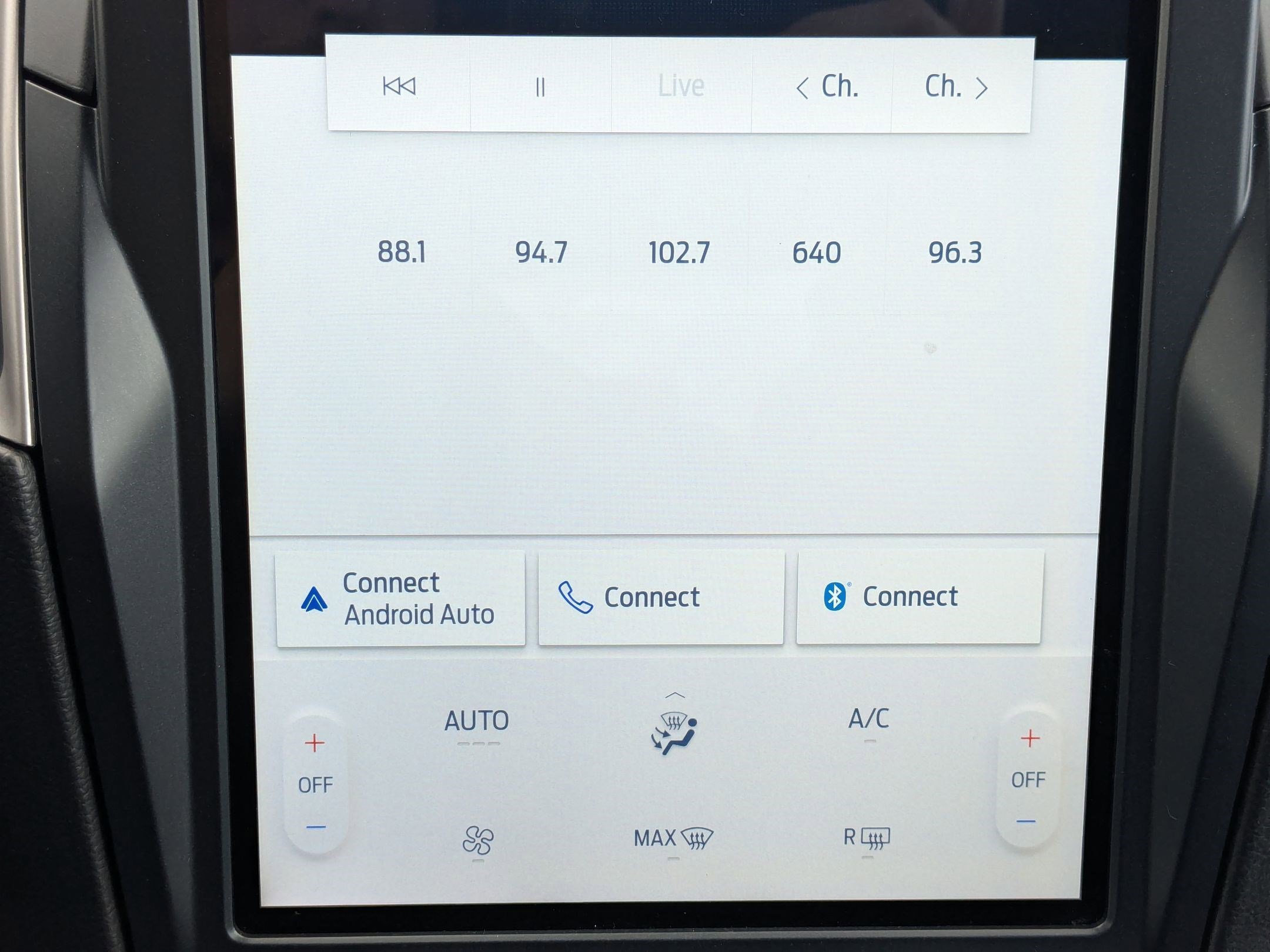 2021 Ford Edge SE - Photo 31