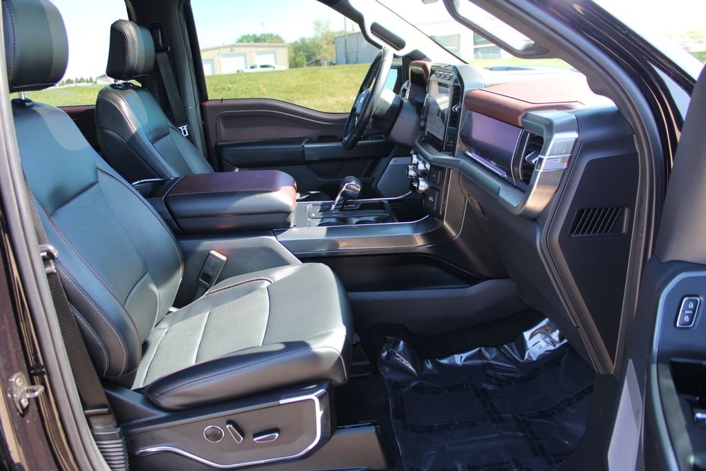 Used 2023  Ford Lariat image 8
