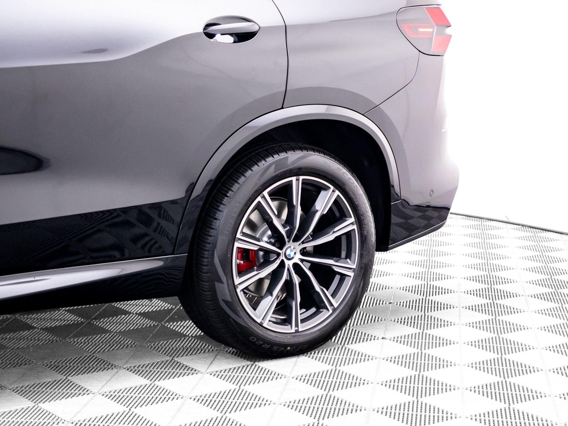 New 2026 Black Sapphire Metallic BMW xDrive40i image 36