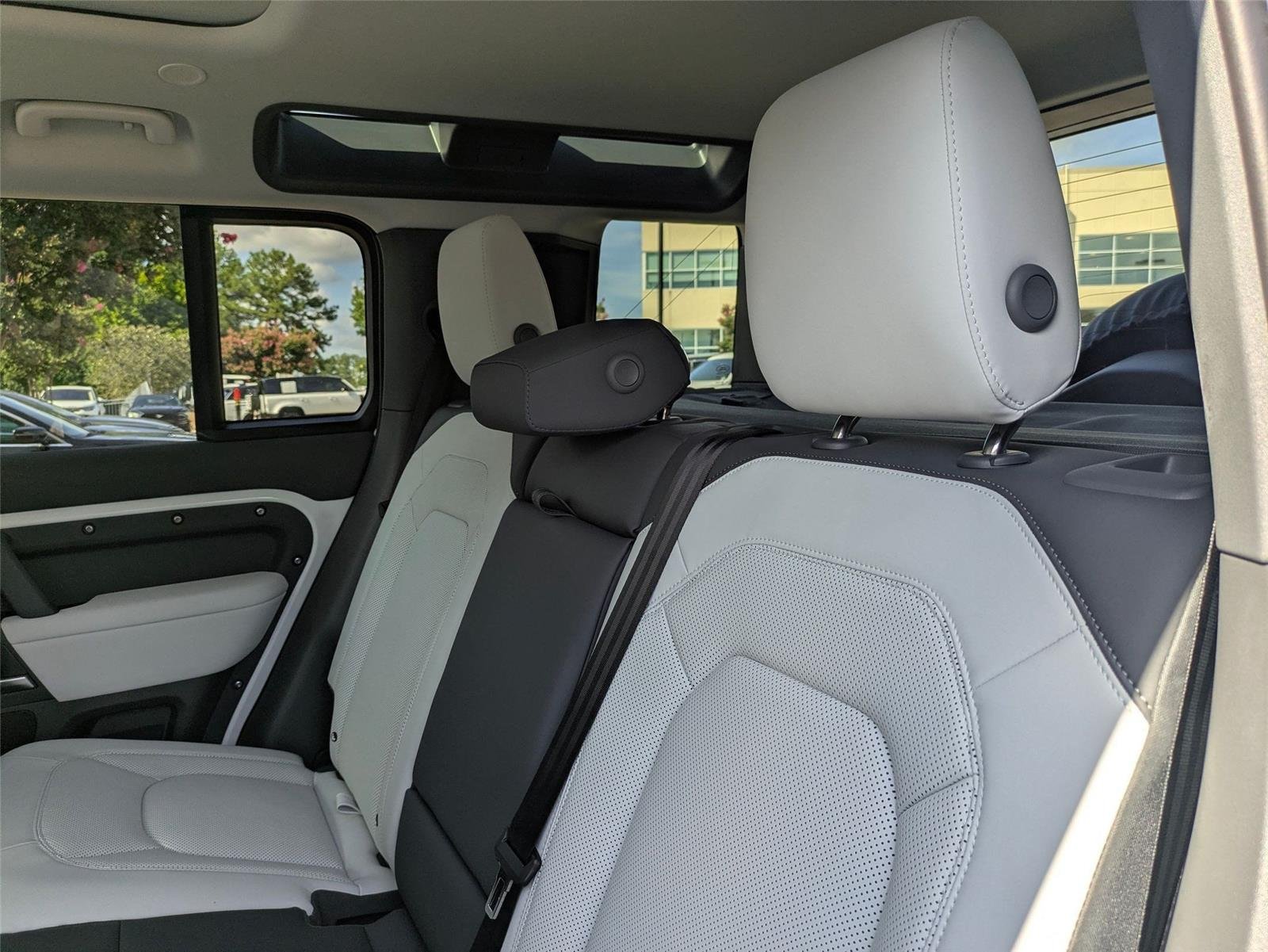 New 2026 Fuji White Land Rover S image 29