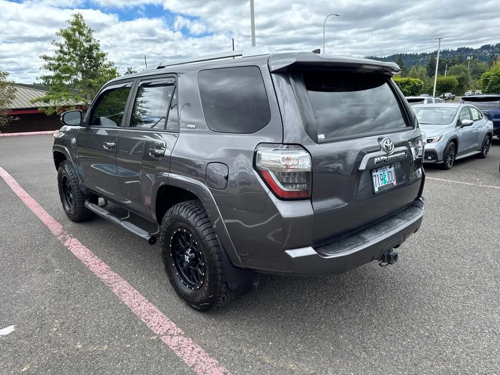Used 2016 Magnetic Gray Metallic Toyota SR5 Premium image 9
