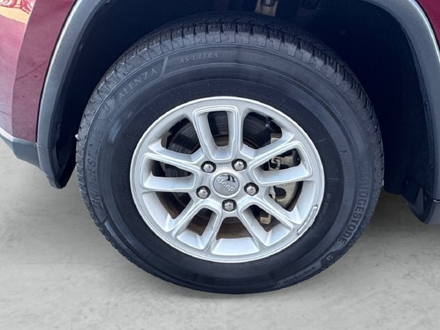 Used 2018 Red Jeep Laredo E image 23
