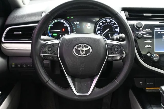 Used 2018 Brown Toyota XLE image 23