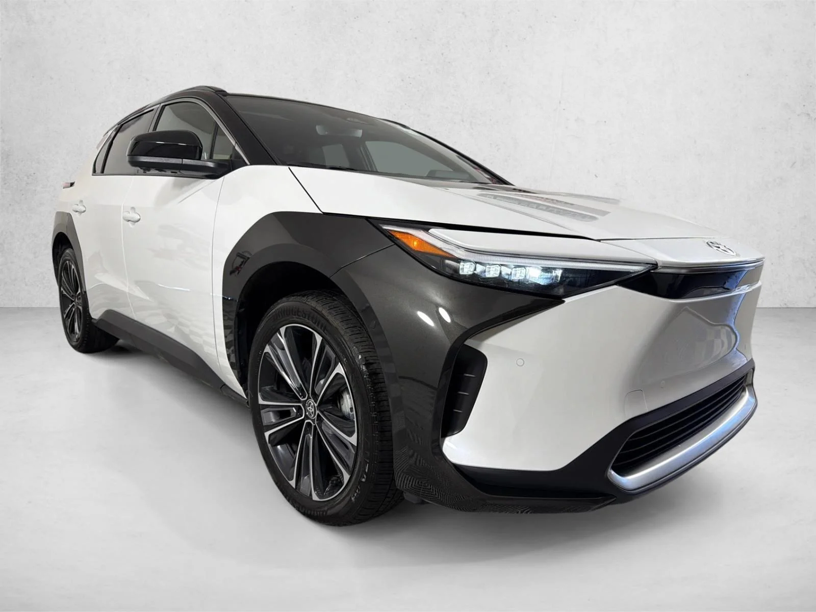 Used 2024 White Toyota XLE image 1