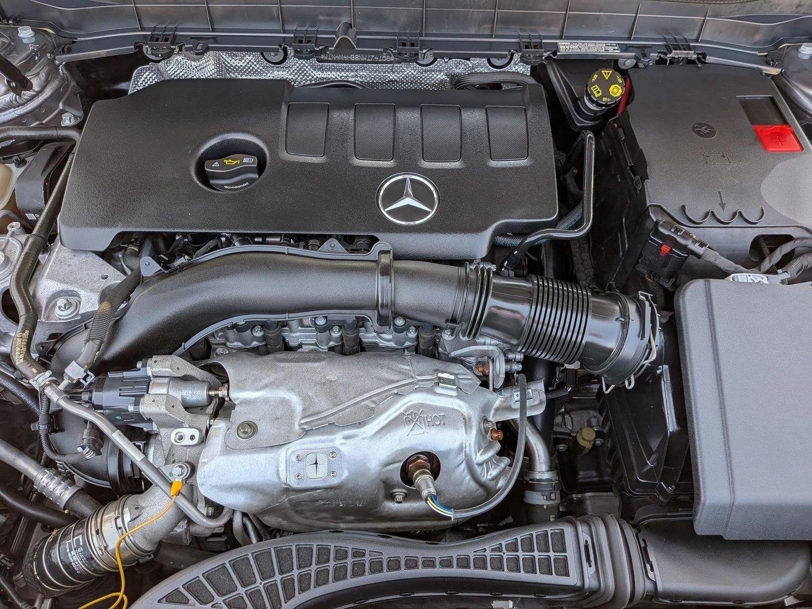 Used 2022 Mountain Grey Metallic Mercedes-Benz GLB 250 image 24