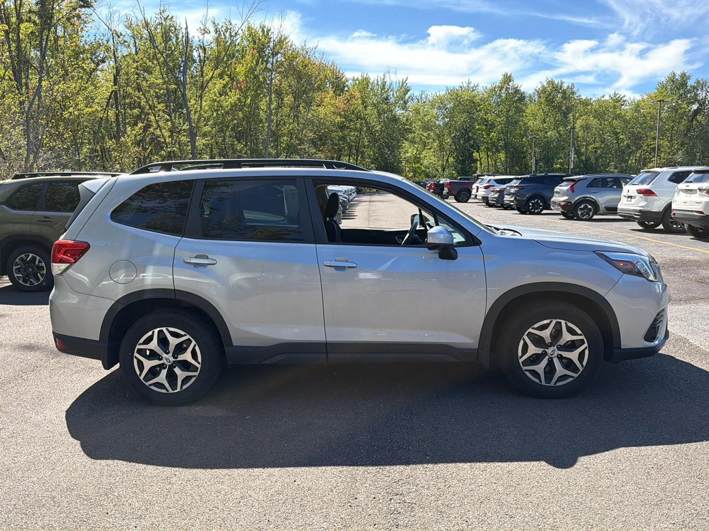 Used 2023 Ice Silver Metallic Subaru Premium image 7
