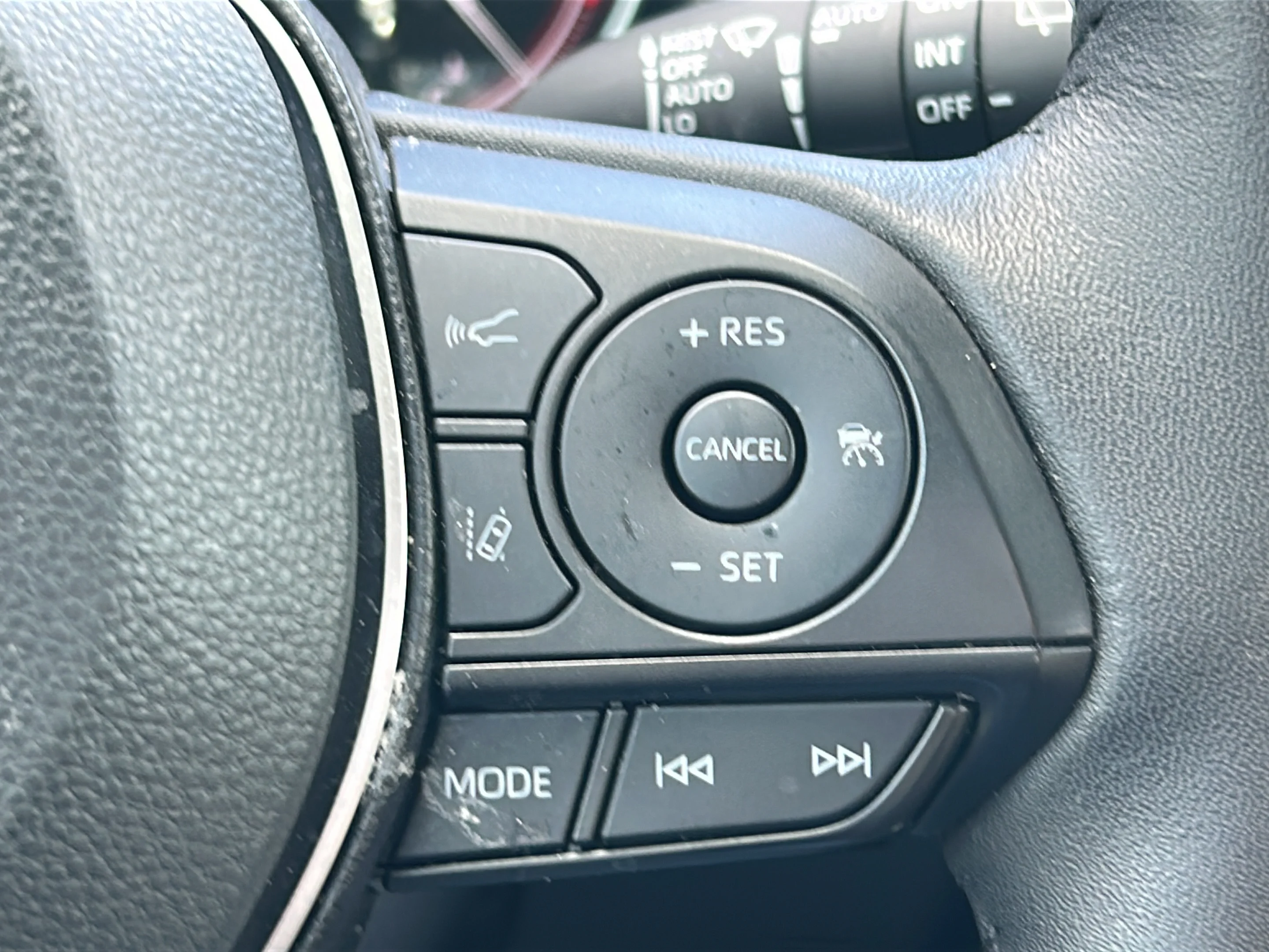 Used 2025 Pearl Toyota XLE Premium image 23