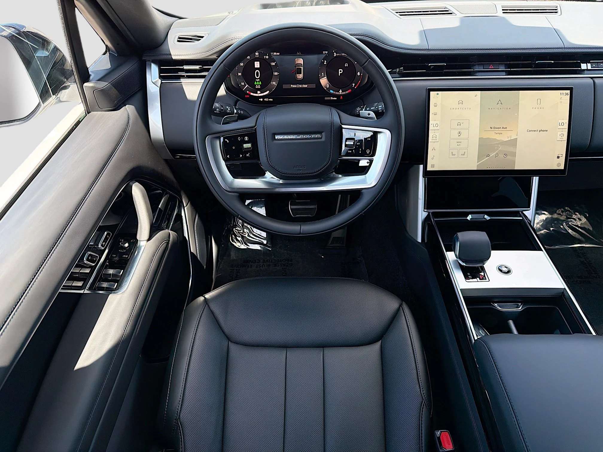 New 2026 Ostuni Pearl White Premium Metallic Land Rover SE image 17