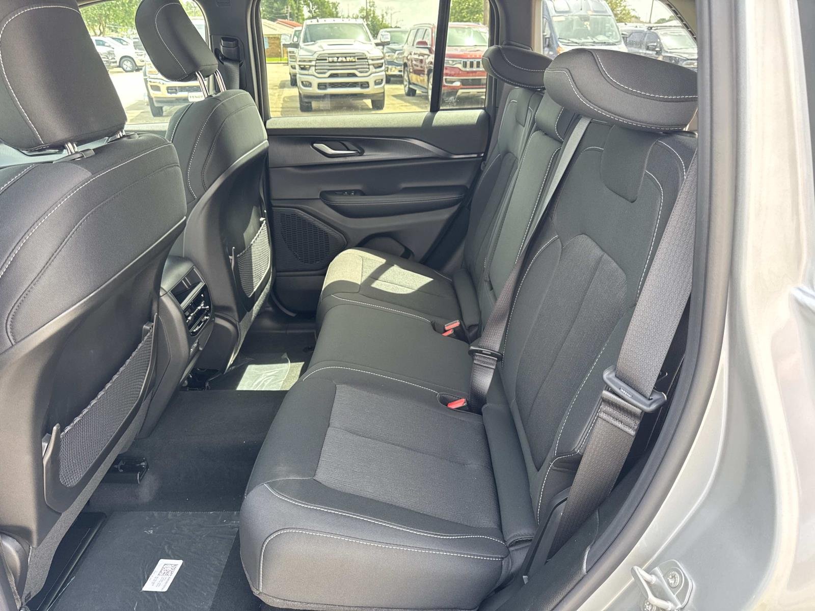 New 2026 Silver Zynith Exterior Paint Jeep Laredo X image 7
