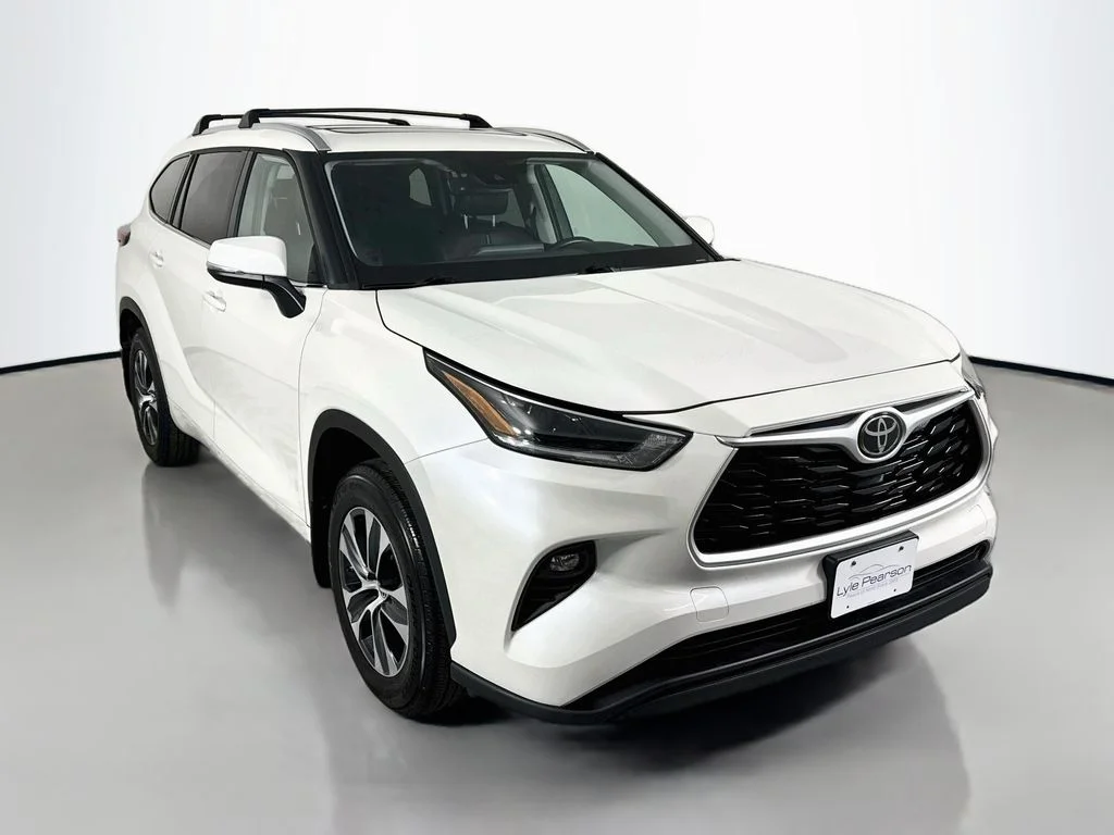 Used 2021 Blizzard Pearl Toyota XLE image 7