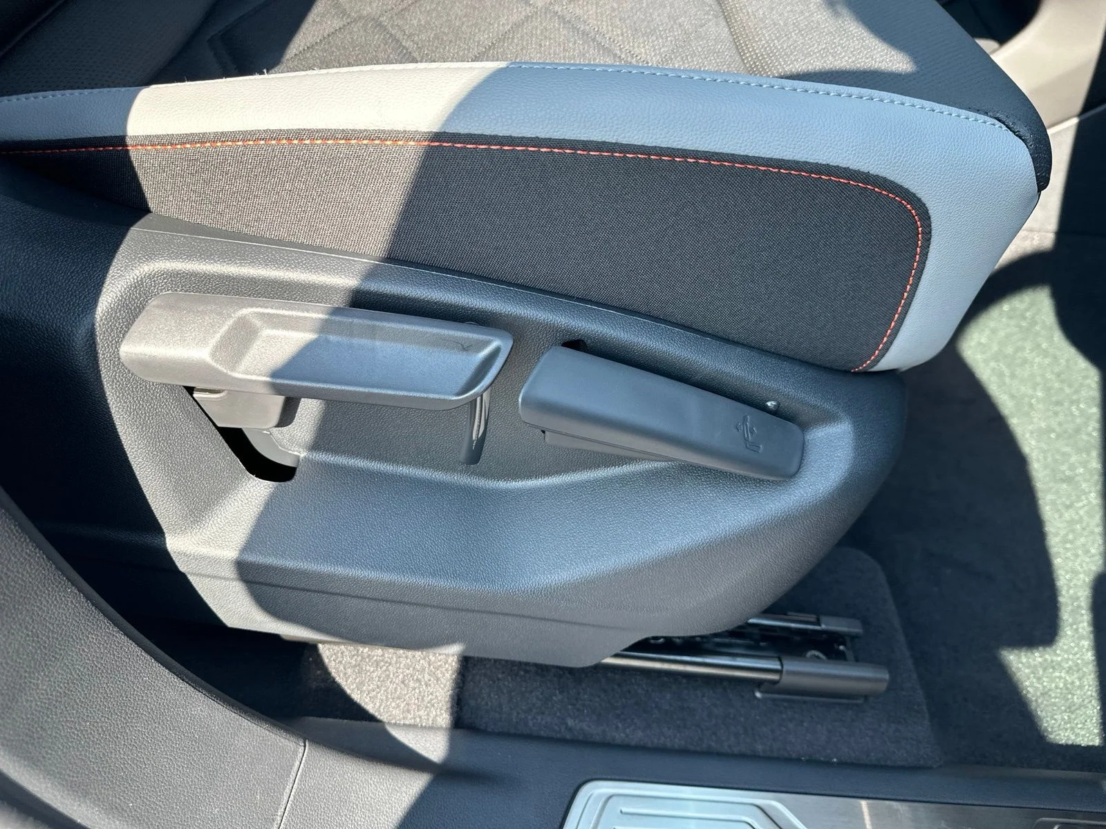 New 2026 White/off-white Volkswagen 2.0T Peak Edition image 42