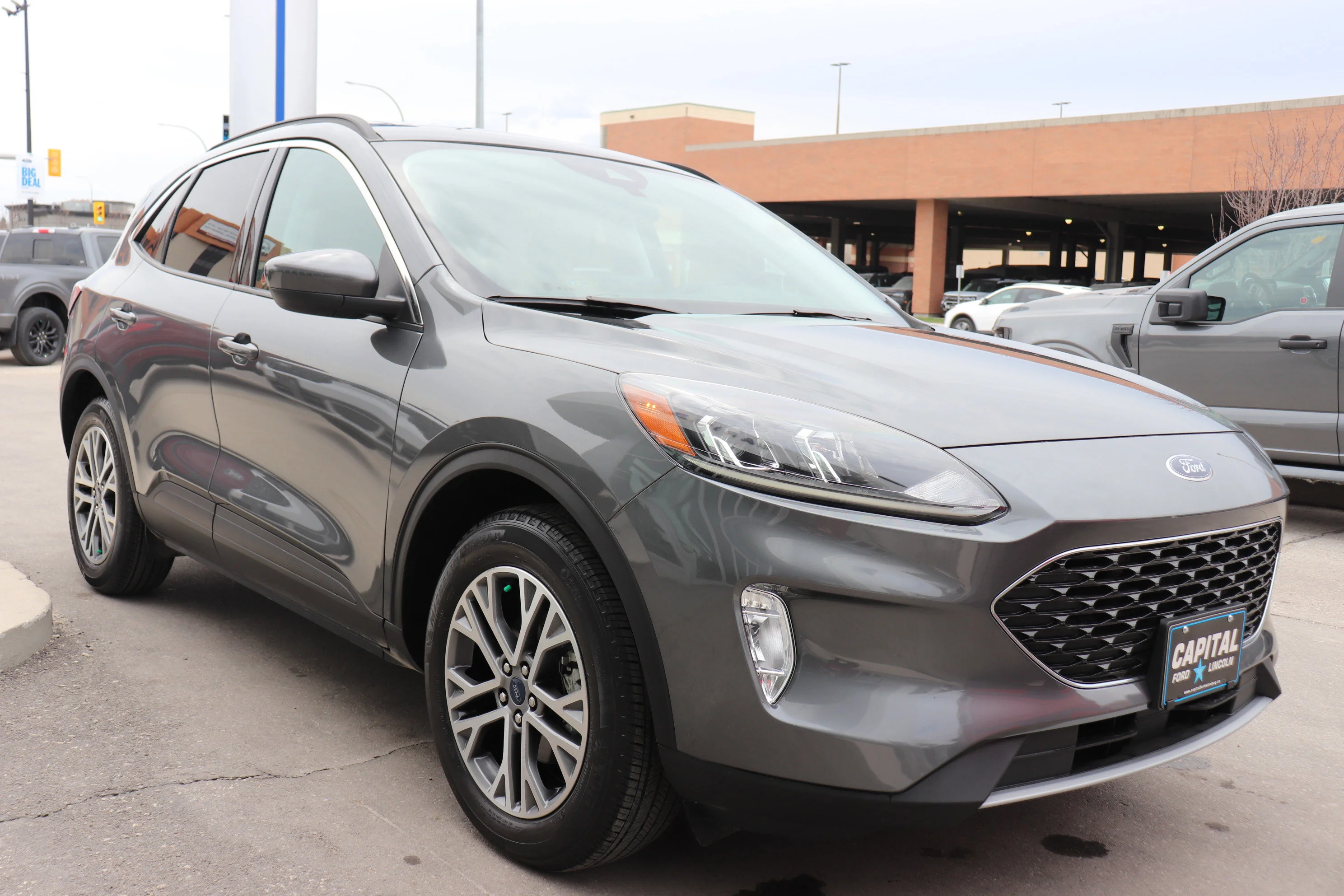 Used 2022 Gray Ford SEL AWD image 5