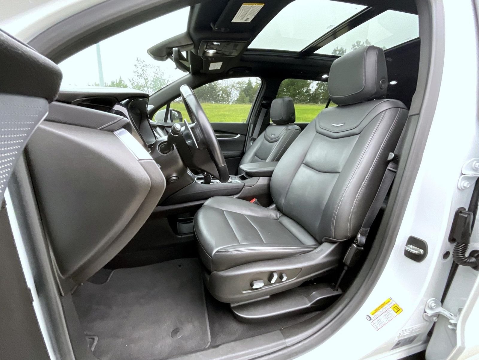 Used 2022 White Cadillac Sport image 11