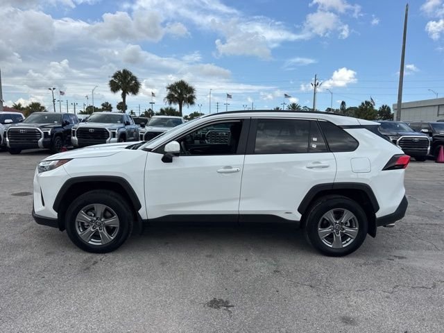 Used 2025 White Toyota XLE image 13