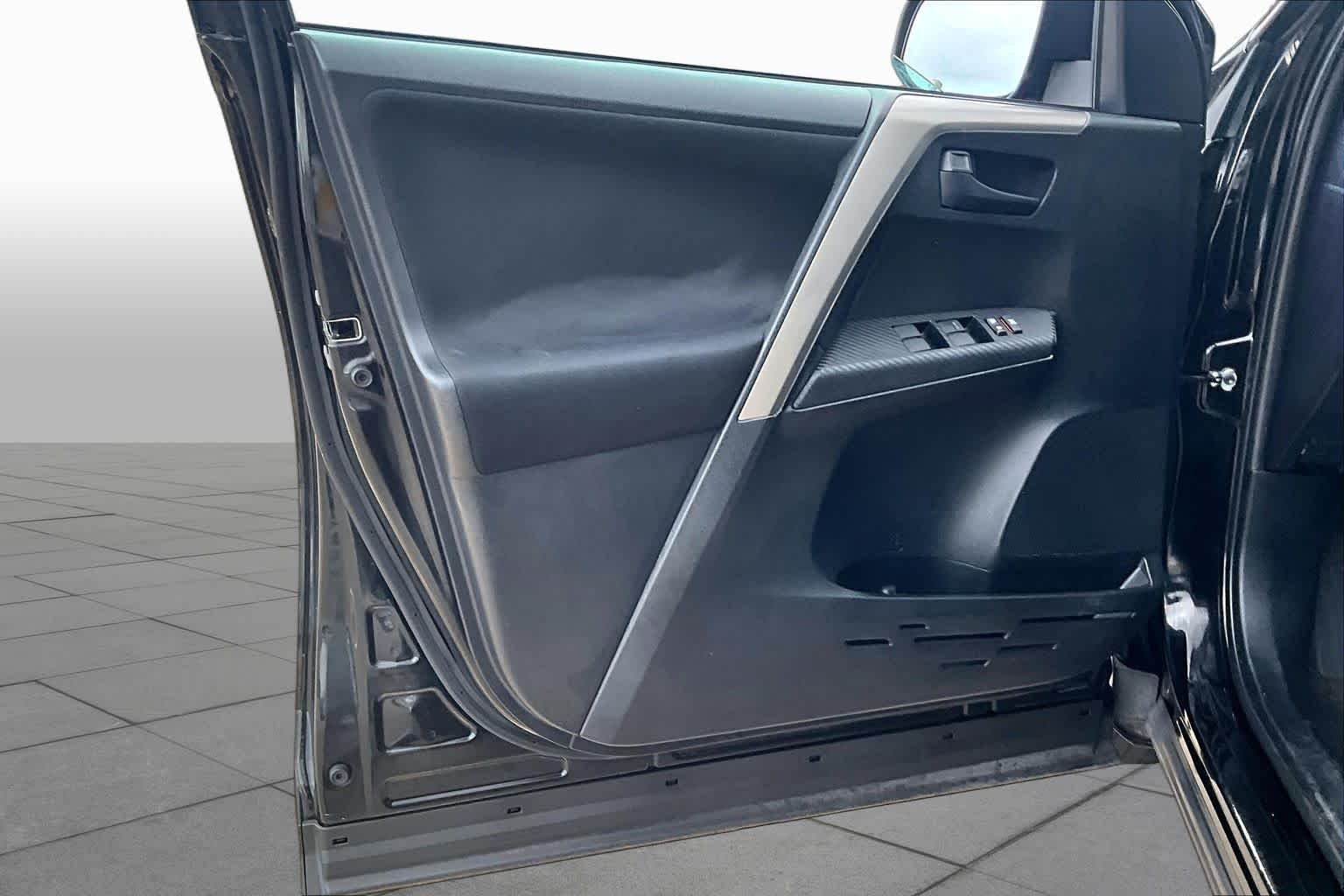 Used 2015 Black Toyota LE image 22